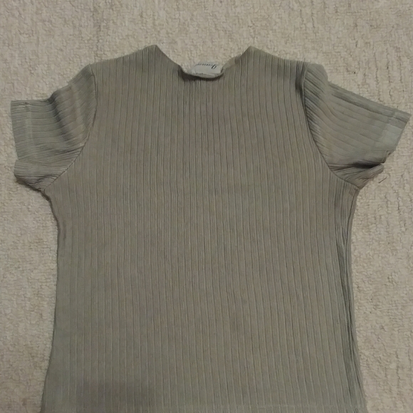 Ladies' top - Picture 2 of 2